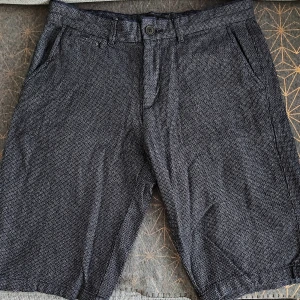 Reserved dark gray shorts - In good condition. Would prefer pick-up rather than posting.