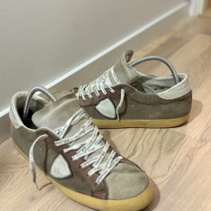 Philippe Model skor -   Philippe Model sneaker | Fint skick, gått upp lite under | Sitter 0,5 storlek större  | Hör av dig vid frågor och funderingar📩