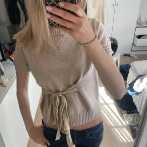 Topp - Så så söt knytttopp 