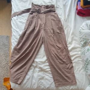 Bruna/beiga/gråa kostymbyxor - Bruna/beiga/gråa kostymbyxor från weekday