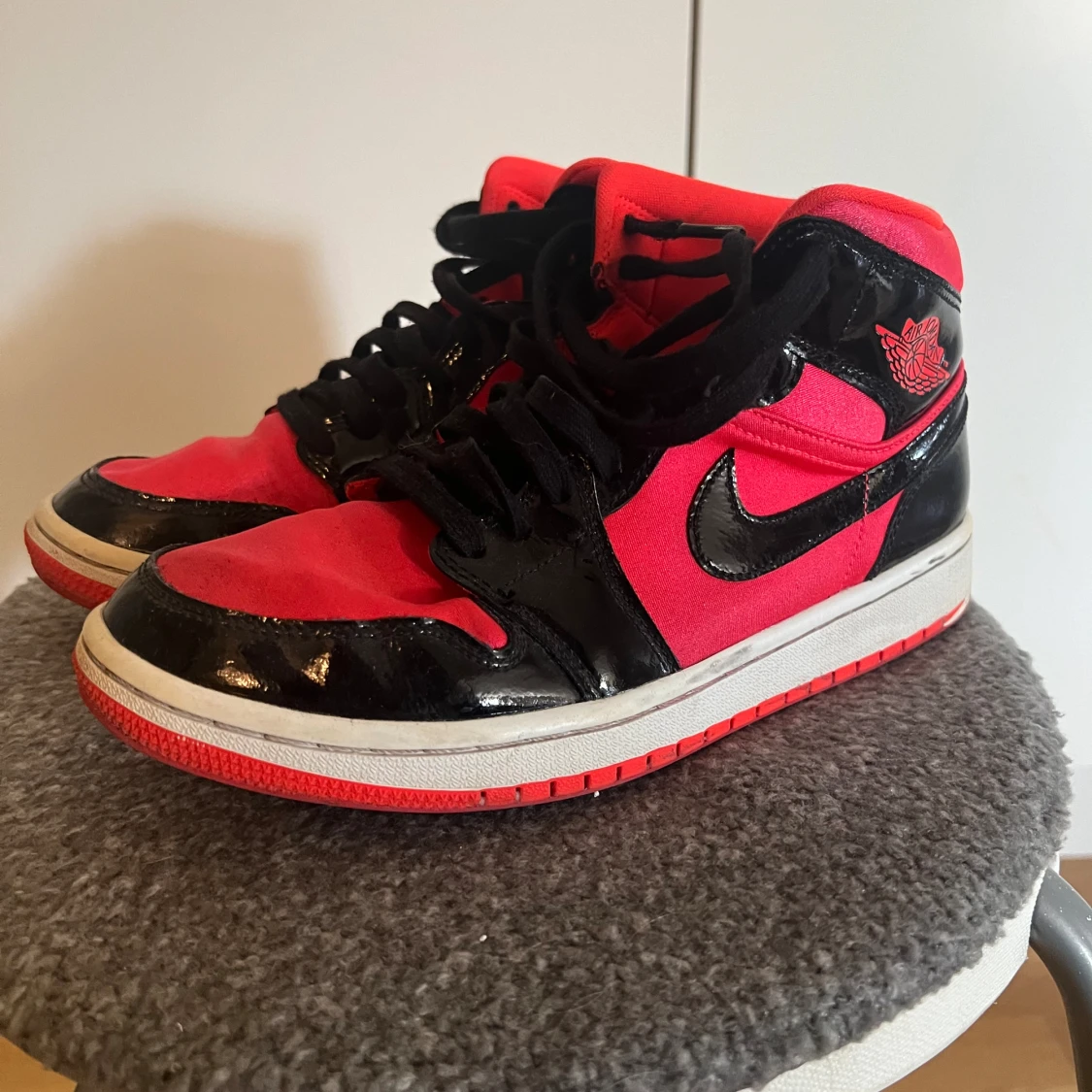 Röda jordan air 1 retro