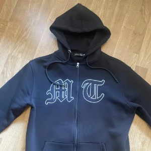 Tutolente hoodie - Tuttolente M T hoodie i perfekt skick köptes för 1300  