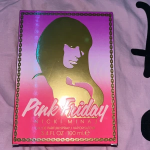 Pink friday ( nicki Minaj) - Fick i födelsedagspresent men kommer inte till nån användning, perfekt doft för sommaren 🥰🥰