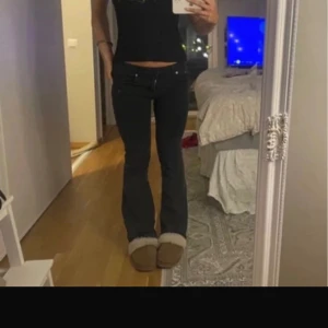 Lager157 - Lager157 byxor sitter jätte bra och är jätte låg midjad, är 166 säljer de eftersom de är ganska tajta vid midjan