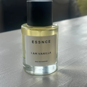 Essnce parfym  - Helt ny, använd 1 gång