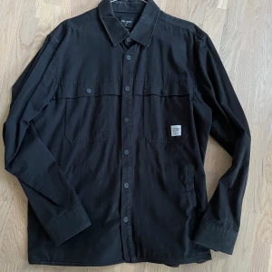 Svart overshirt only sons - Svart overshirt från only sons i storlek L/XL. Bra skick, inga konstigheter. 