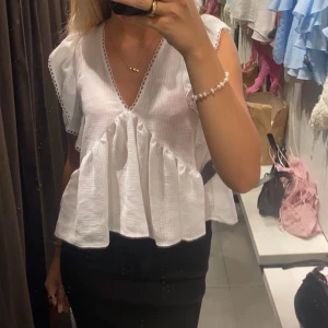 Zara topp - Jätte söt topp ifrån zara, kommer inte till användning av mig, nyskick!