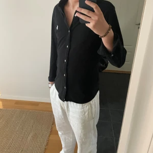 Ralph lauren skjorta mesh - Hej, säljer nu denna mycket fina Ralph lauren skjorta i exklusivt mesh material. Skicket är mycket bra (9/10) Storleken är Large