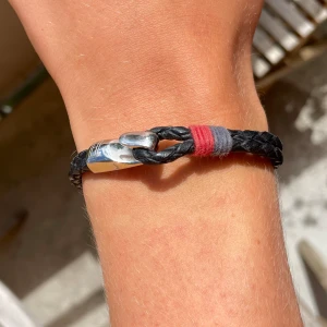 Hilfiger bracelet - Snyggt flätat armband från Tommy Hilfiger. 