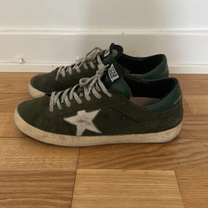 Golden Goose - Säljer ett bar beaters i cond 6.5/10, går att få upp i bättre cond om man piffar till dem lite, hör gärna av er vid frågor eller funderingar! 
