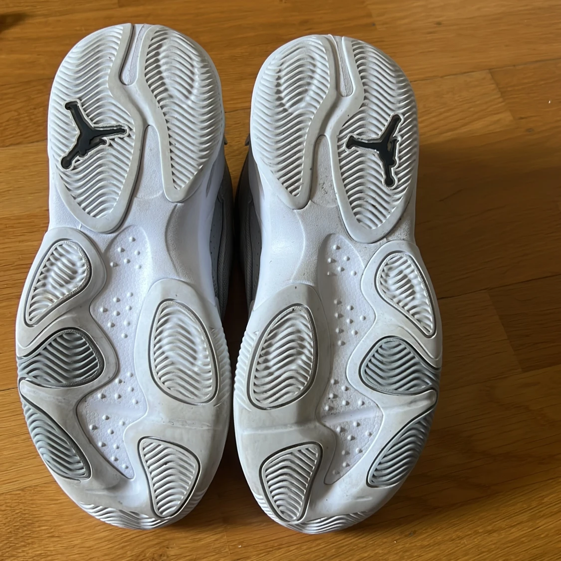 Jordan aura Max 4 grå, vit - 91