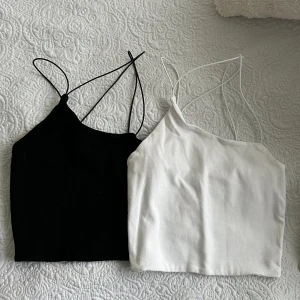 Toppar - 2 toppar från Zara i storlek S. 3 band,2 runt axeln o en som korsar över. 