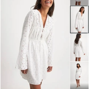 Vit klänning  - Säljer denna fina klänning från nakd helt ny endast testad pågrund av att jag ej hann lämna tillbaka😩 skriv för fler bilder eller frågor!💞💞 nypris 600kr säljer för 350kr