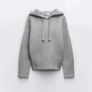Jätte fin stickad zara hoodie, aldrig använd! Säljer för 400, skriv för mer bilder💘