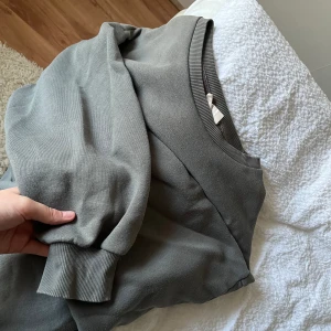 Sweatshirt gina - Sweatshirt från Gina i storlek s Nypris 260kr Frakt ingår ej!