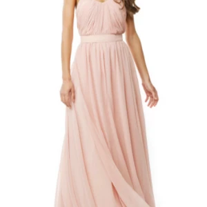 Bal/brudtärneklänning, By Malina, strl S - Använd en gång i samband med photoshoot. Som ny. Kan skicka bilder om du vill. Ca 122 cm lång från midjan och ner.