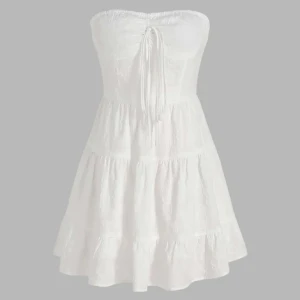 Student/sommarklänning - Cider - Köpte denna klänning med tanke att ha på studenten men hittade en annan istället! Klänningen är i nyskick och oanvänd. Klänningen kommer från Cider💕