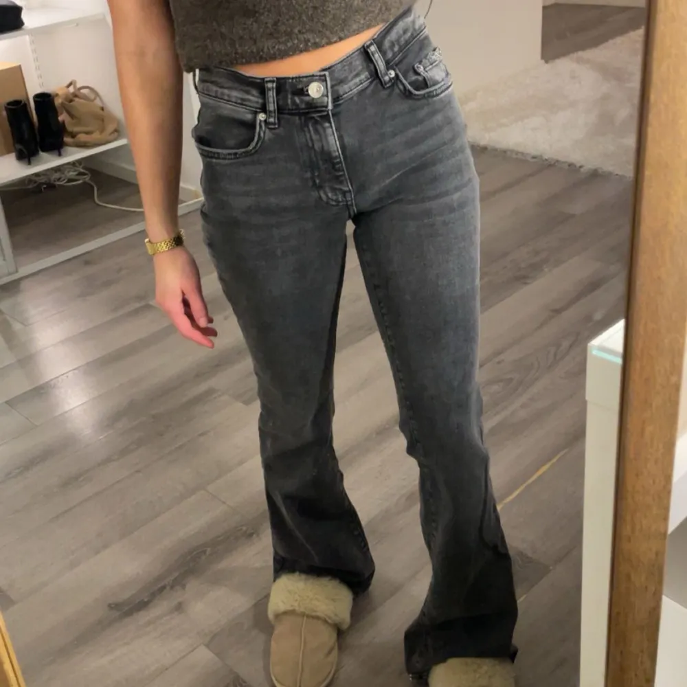 Bootcut jeans från Gina i bra skick. Midjemått: 68cm, Innerbenslängd: 70cm💕💕. Jeans & Byxor.