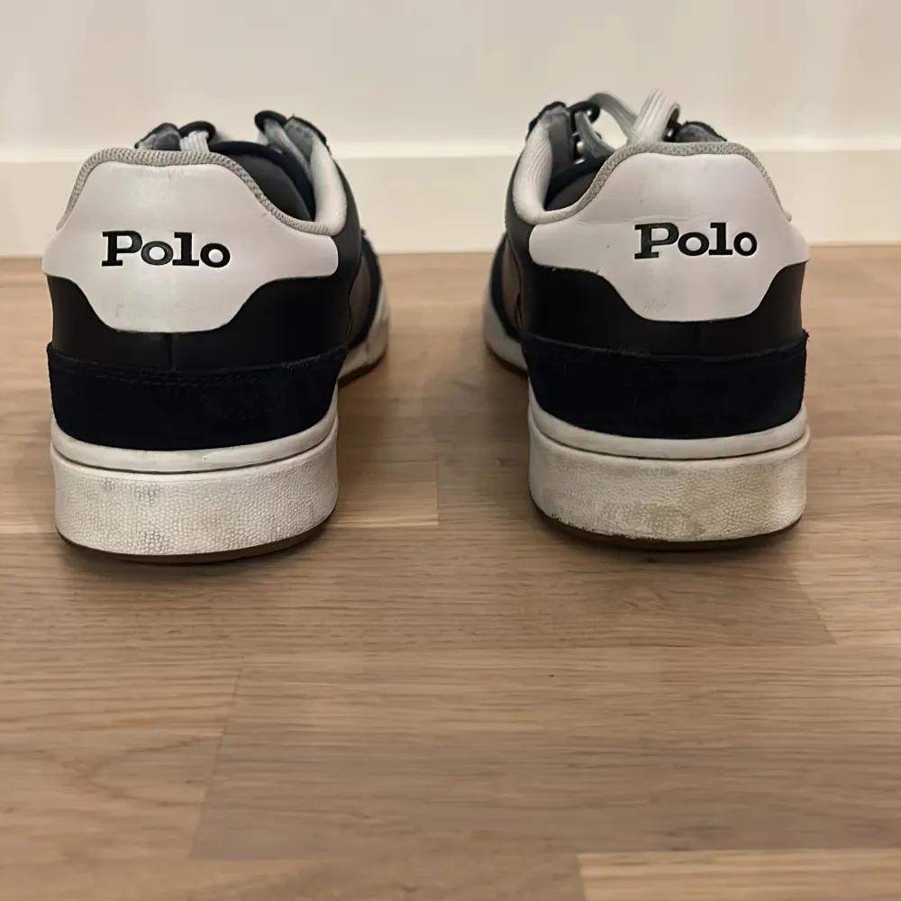 Polo Ralph Lauren skor i mycket fint skick säljes. . Skor.