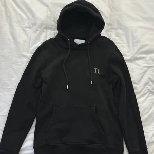 Les deux hoddie och Calvin clein - Bra skick!!