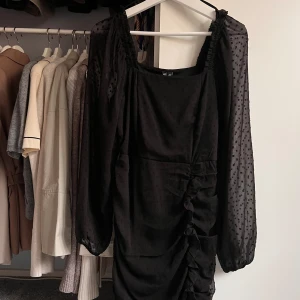 Klänning - 🤍Klänning i strl S  🤍Aldrig använd, prislapp sitter kvar