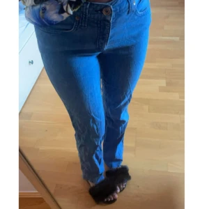 Armani jeans - Jag säljer mina armanijeans i str 29. Andvänt fårtal ggn. Jättefina slimfit jeans.💗💗