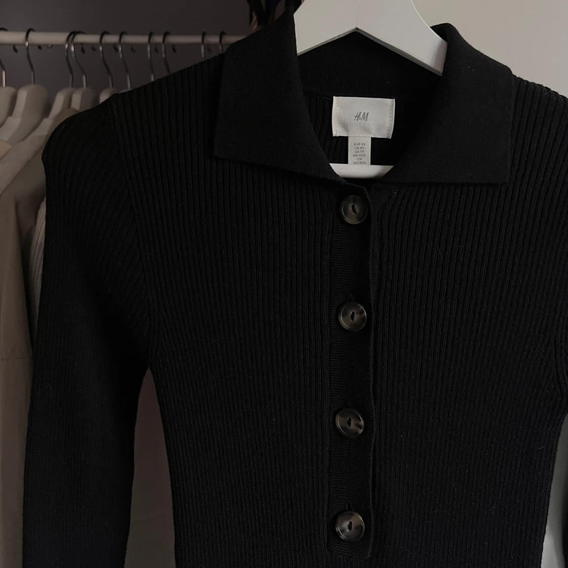 Finstickad klänning - 1