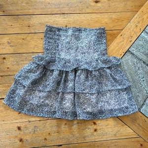 Neo Noir kjol - Jättefin kjol från Neo Noir. Felfritt💓