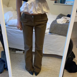 Gröna lågmidjade jeans - Supersnygga lågmidjade jeans, som inte kommer till användning💗