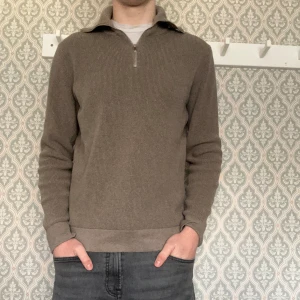 Half zip - Skön half zip som inte kommer till andvändning längre Storlek S  Skick 9/10
