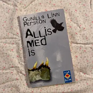 En bok som passar lite yngre barn i åldrarna 10-12. Boken är i helt okej skick.