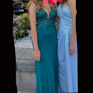 Balklänning - Balklänning från JJs  House, färgen är lite mer Turkos-grön i verkligheten, använd en gång säljer för halva priset