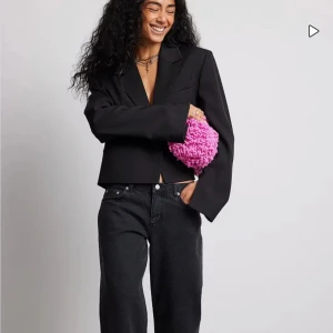 Svart kavaj oanvänd  - Oanvänd svart kavaj storlek 38 Sitter Såå snyggt🩷