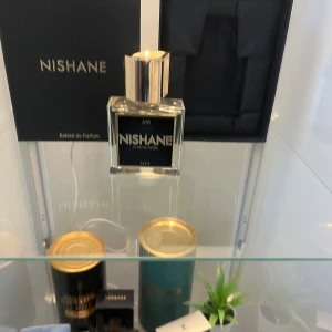 Nishane ani  - Det är en god citrus vanilj doft, använd 1 gång nypris 2300 går med på byten,pris kan diskuteras!