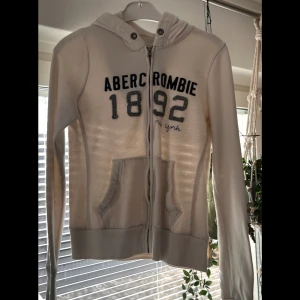 Vit kofta  - Söt kofta får ingen användning ❤️