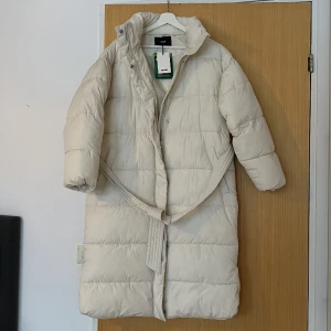 Kappa/Jacka  - Ny Kappa från Bikbok bara prova en gång. Storlek S. Ny precis 1000kr säljer nu för 500kr. 