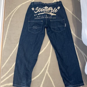 Skitsnygga Jeans!! - Jättesnygga jeans verkligen, satt tyvärr inte riktigt som jag hade hoppats. Endast testade.