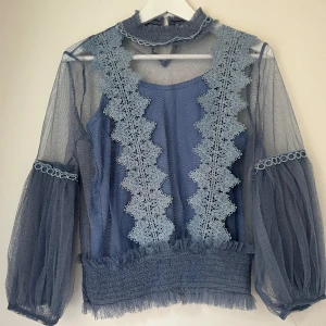 Blå top Valleygirl  - Blå top Valleygirl - jättefin på! L men funkar för en M också 