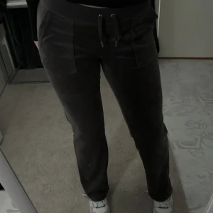 Juicy couture mjukisbyxor - Skriv privat vid fler frågor!😊  Knappt använda, säljer då jag köpte för liten storlek