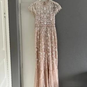 Needle & thread dress - Maxi klänning från Needle & Thread. Ny pris 8000sek. Använd en gång. 