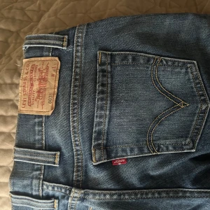 Levis jeans - Lågmidjade Levis jeans jätte fint skick 