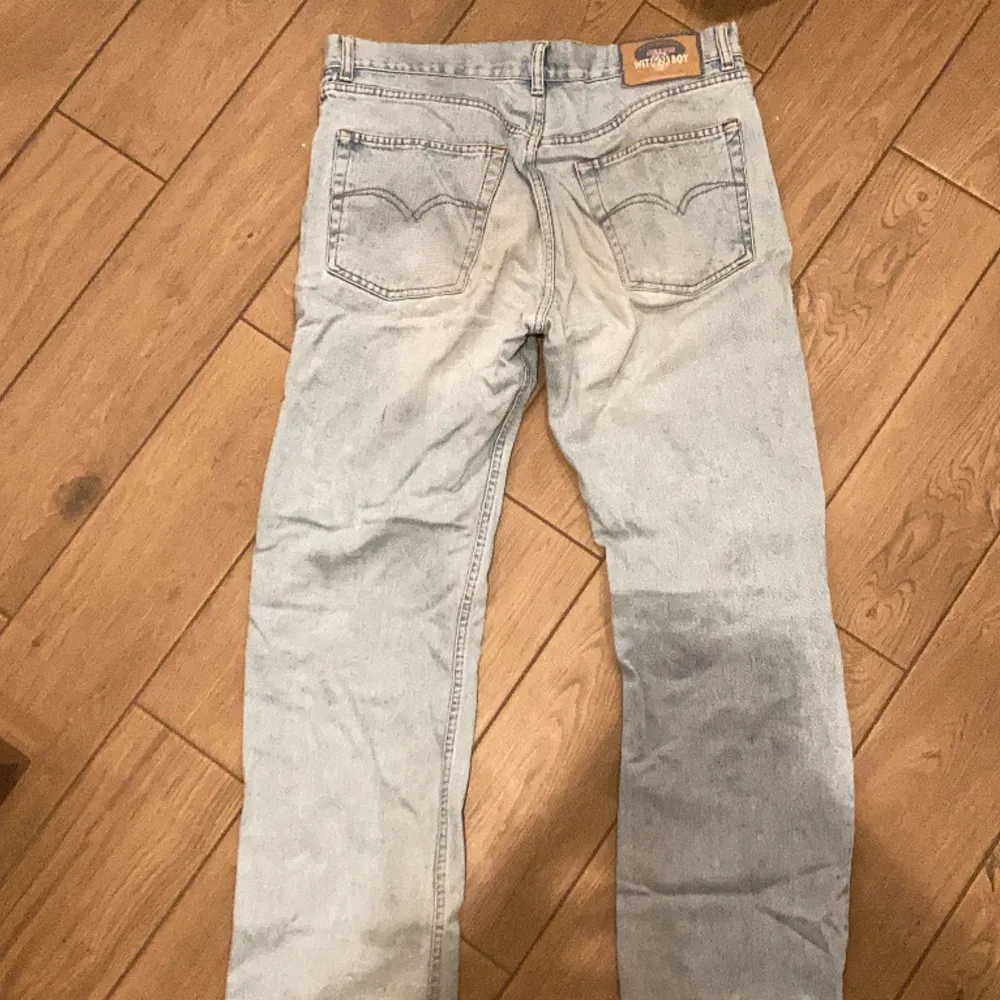 Hej här är ett par jätte fina baggy jeans som inte kommer till användning 😊. Jeans & Byxor.