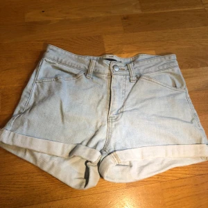Säljer ett par jättesnygga shorts. - Inga hål eller liknande