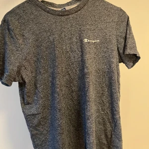Tshirt - Champion tshirt i xs