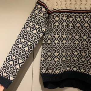 Stickad tröja - Stickad fin tröja från Lindex i storlek M, varit använd ett par gånger bara. 