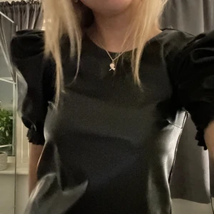 skinn topp 💕 - sååå snygg skinn topp från hm 💕 passar xs/s