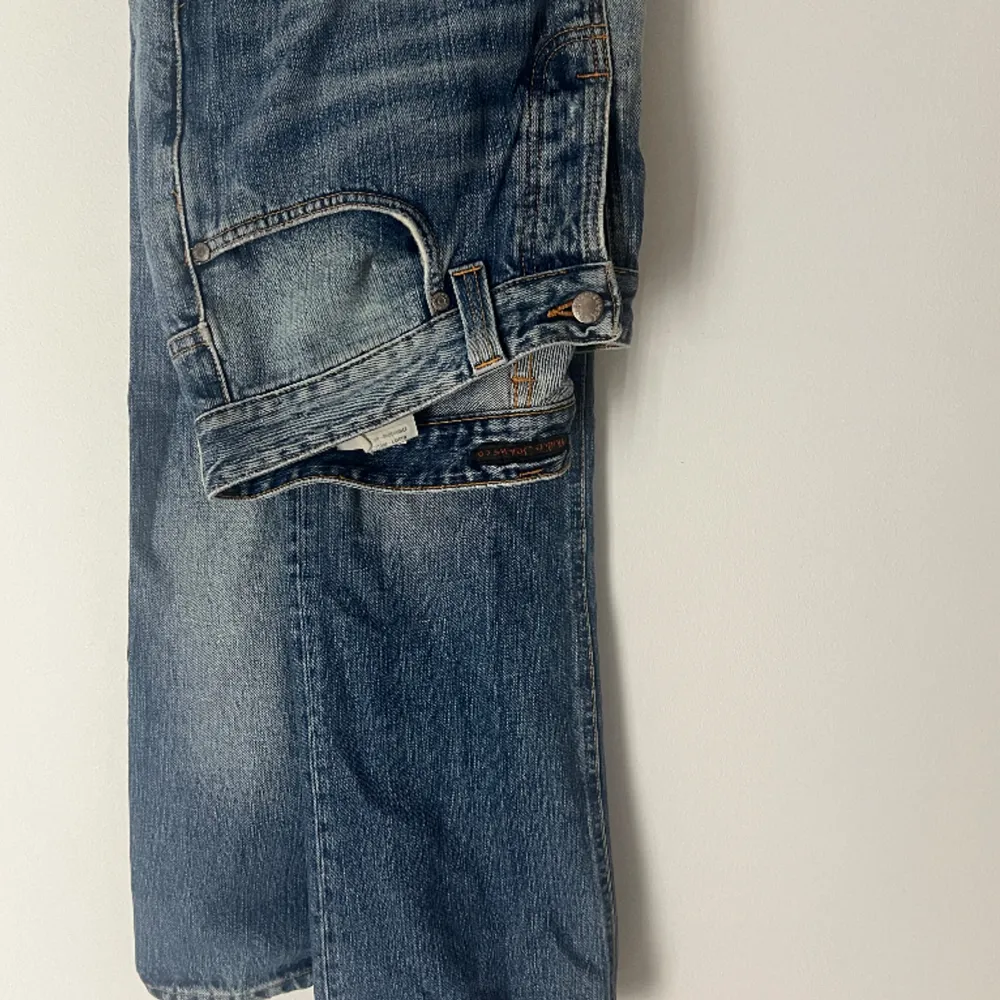 Ljusa nudie jeans köpte de för 3000. Jeans & Byxor.