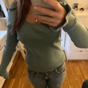 Blå tröja - Jättefin oanvänd blå tröja som är utsvängda vid händerna💓💓