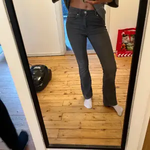 Ett par lowrise jeans från only i storlek 34!