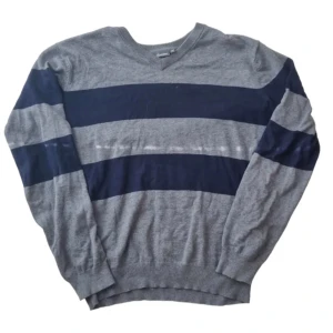 Race Marine Tröja - Race Marine tröja i bra skick. Storlek är Medium. Vita  Sträcket genom bilderna är soljus